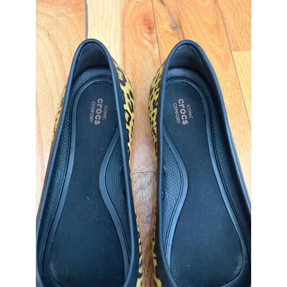 Crocs Lina Ballet Flats in a leopard‎ print pattern size 7